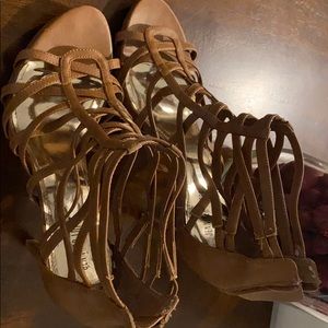 Jennifer Lopez Tan strapped heels size 9